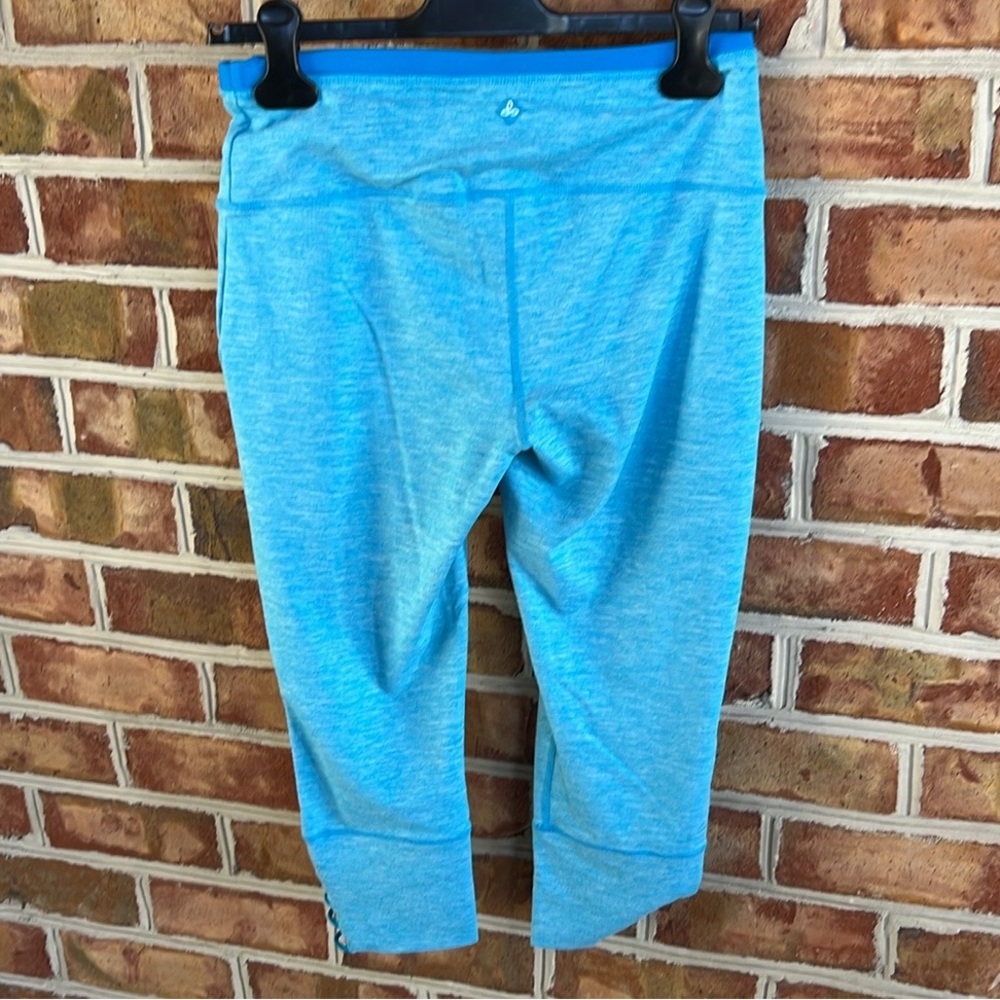 Prana Blue Capri Cropped Athletic Leggings with Stretchy Fabric & cuff detail M - Picture 2 of 9